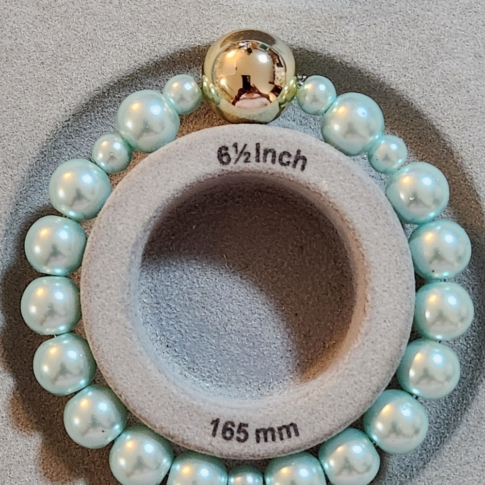 Hand Crafted Stretch Bracelet Pearl Light Blue Gold Focal Bead Bridal - Picture 4 of 5